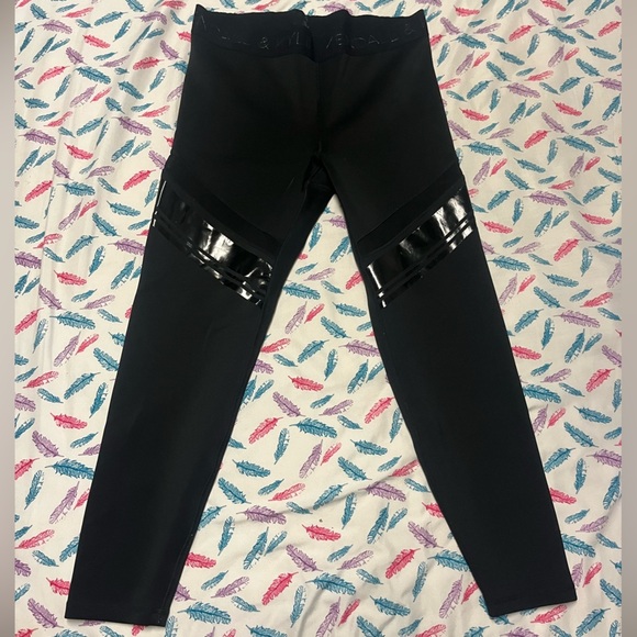 Kendall & Kylie Pants - 🌸Kendall & Kylie Black Leggings with Glossy Accents